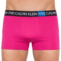 Bokserki męskie Calvin Klein różowy (NB2050A-8ZK)