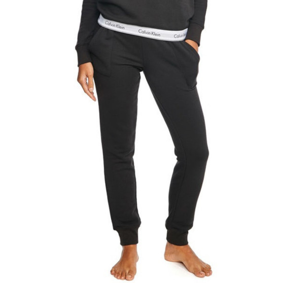 Damskie spodnie dresowe Calvin Klein czarny (QS5716E-001)